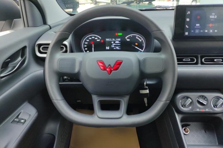 Used Wuling Hongguang New Energy 2024 All-Electric Model 300KM Standard Version Steering Wheel