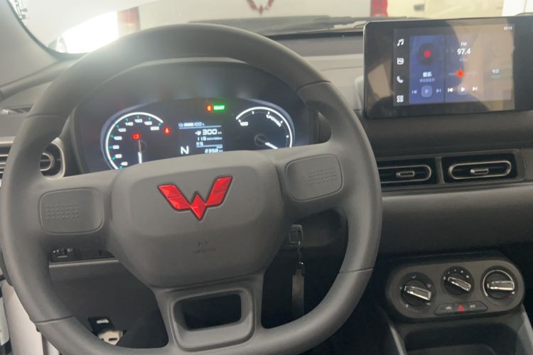 Used Wuling Hongguang New Energy 2024 All-Electric Model 300KM Standard Version Steering Wheel