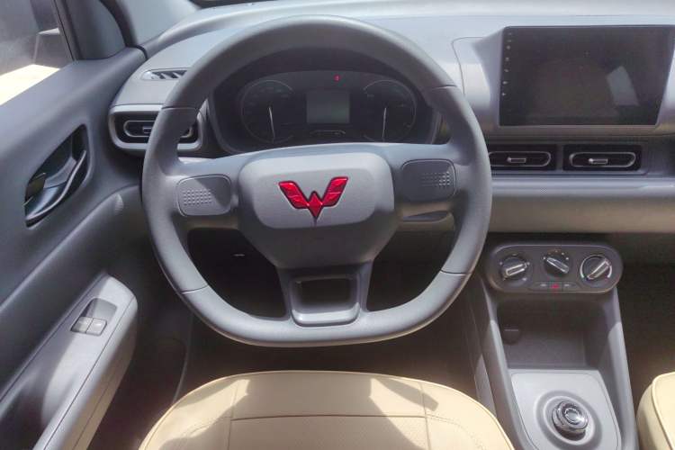 Used Wuling Hongguang New Energy 2024 All-Electric Model 300KM Practical Version Steering Wheel