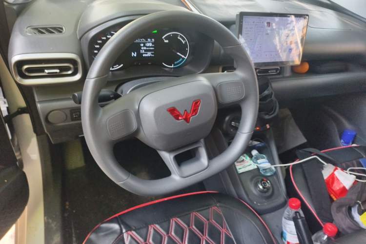 Used Wuling Hongguang New Energy 2024 All-Electric Model 300KM Standard Version Steering Wheel