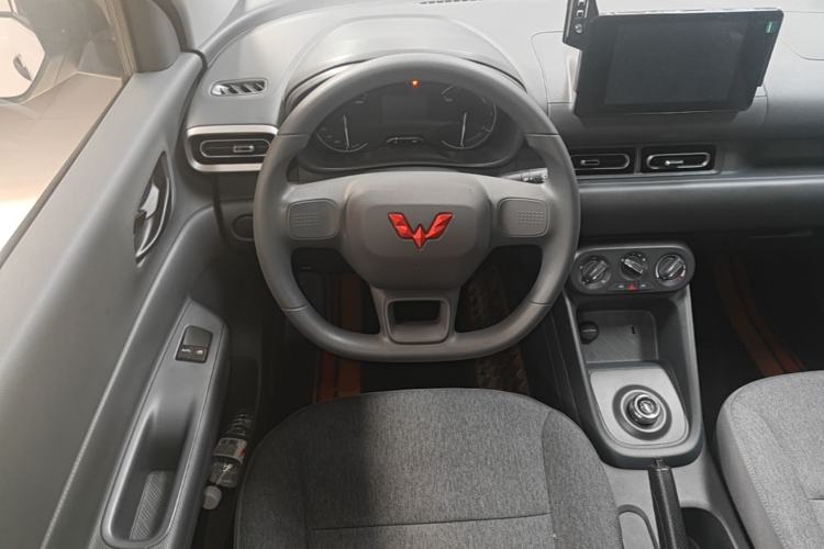 Used Wuling Hongguang New Energy 2024 All-Electric Model 300KM Standard Version Steering Wheel