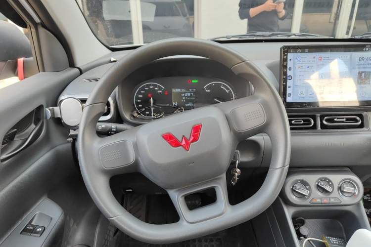 Used Wuling Hongguang New Energy 2024 All-Electric Model 300KM Practical Version Steering Wheel