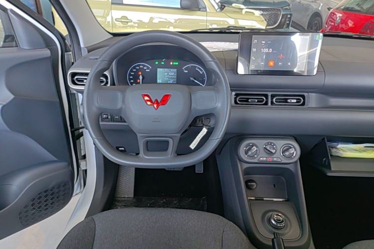Used Wuling Hongguang New Energy 2024 All-Electric Model 300KM Standard Version Steering Wheel