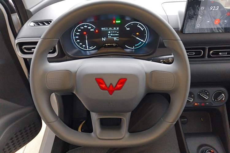 Used Wuling Hongguang New Energy 2024 All-Electric Model 300KM Standard Version Steering Wheel