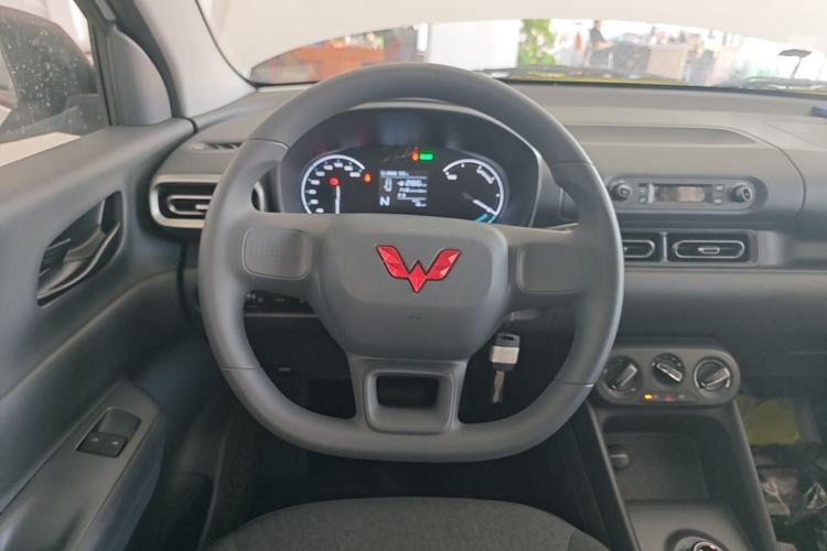 Used Wuling Hongguang New Energy 2024 All-Electric Model 300KM Practical Version Steering Wheel