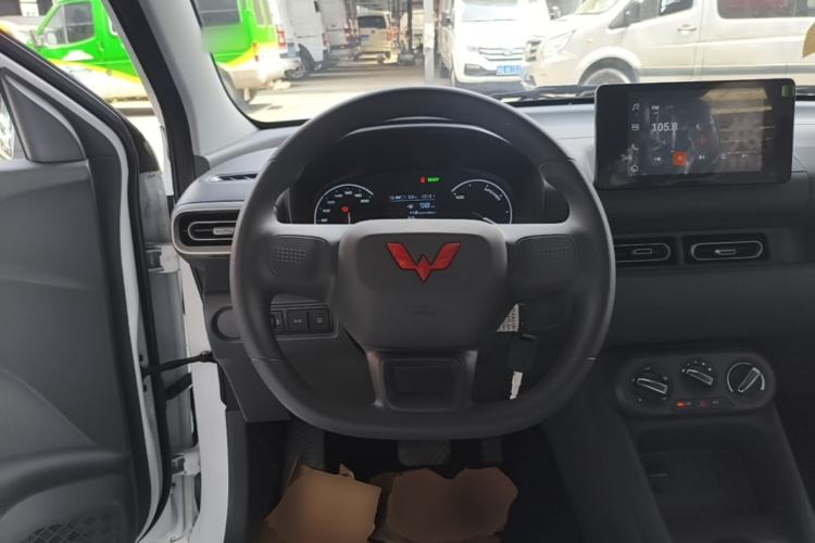 Used Wuling Hongguang New Energy 2024 All-Electric Model 300KM Standard Version Steering Wheel
