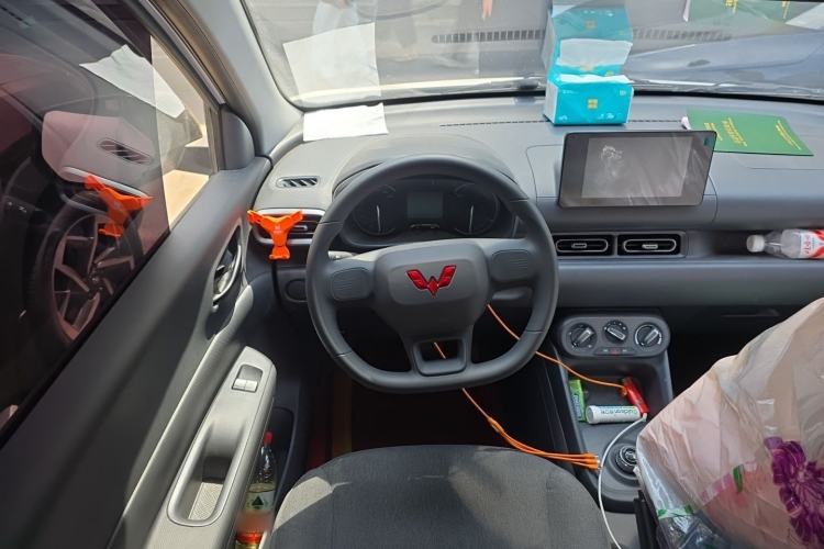 Used Wuling Hongguang New Energy 2024 All-Electric Model 300KM Standard Version Steering Wheel