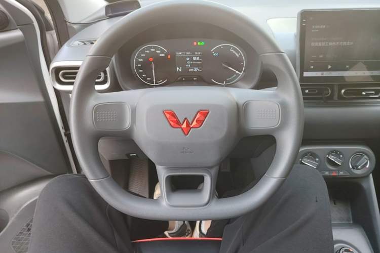 Used Wuling Hongguang New Energy 2024 All-Electric Model 300KM Standard Version Steering Wheel