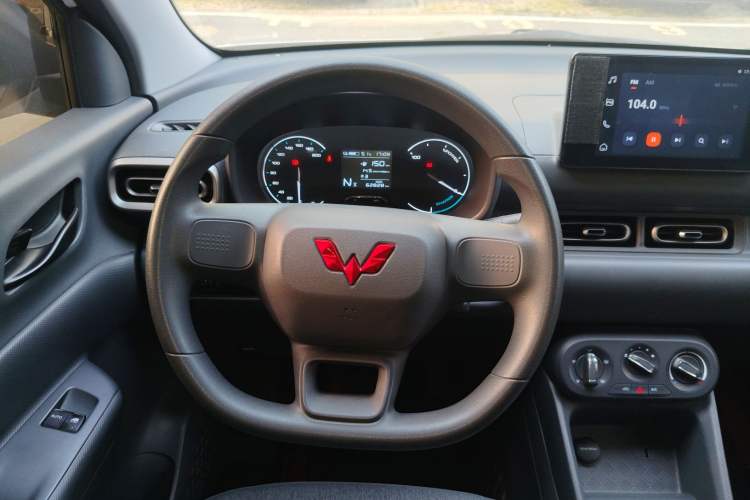 Used Wuling Hongguang New Energy 2024 All-Electric Model 300KM Standard Version Steering Wheel
