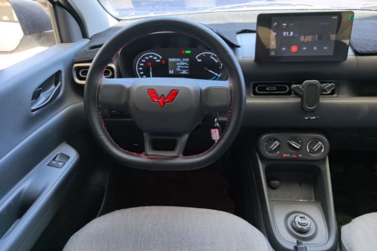 Used Wuling Hongguang New Energy 2024 All-Electric Model 300KM Standard Version Steering Wheel