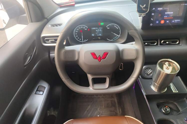 Used Wuling Hongguang New Energy 2024 All-Electric Model 300KM Standard Version Steering Wheel