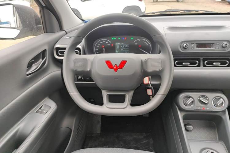 Used Wuling Hongguang New Energy 2024 All-Electric Model 300KM Practical Version Steering Wheel