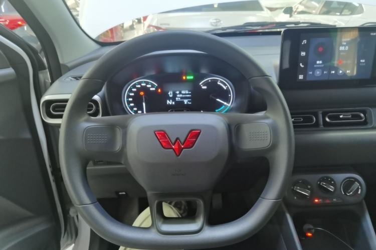 Used Wuling Hongguang New Energy 2024 All-Electric Model 300KM Standard Version Steering Wheel