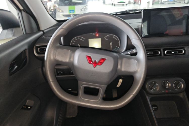 Used Wuling Hongguang New Energy 2024 All-Electric Model 300KM Standard Version Steering Wheel