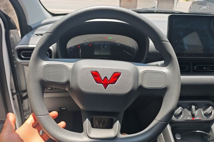 Used Wuling Hongguang New Energy 2024 All-Electric Model 300KM Practical Version Steering Wheel
