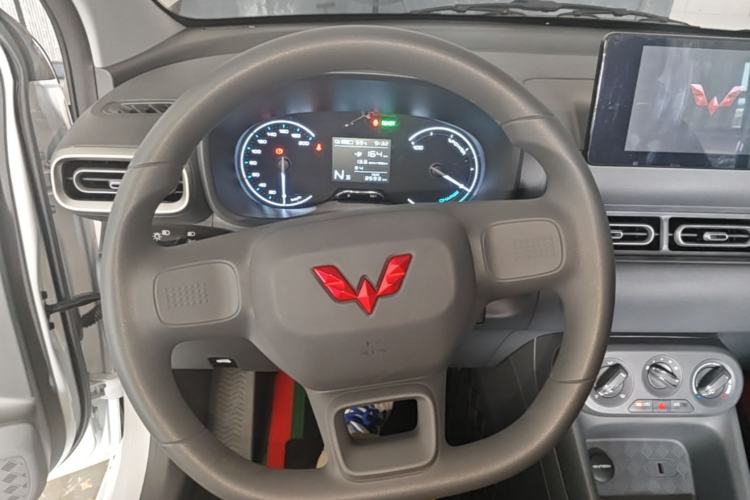 Used Wuling Hongguang New Energy 2024 All-Electric Model 300KM Standard Version Steering Wheel