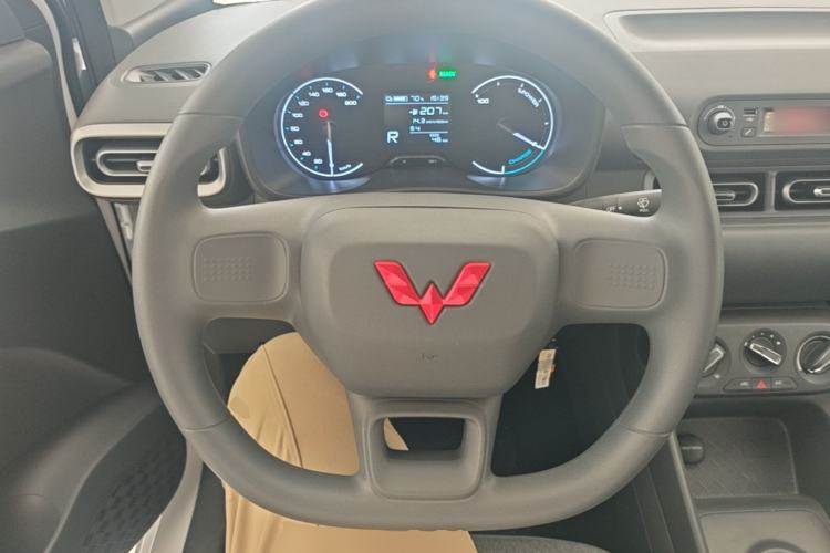 Used Wuling Hongguang New Energy 2024 All-Electric Model 300KM Practical Version Steering Wheel