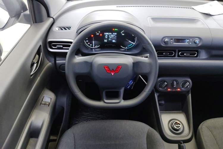 Used Wuling Hongguang New Energy 2024 All-Electric Model 300KM Practical Version Steering Wheel