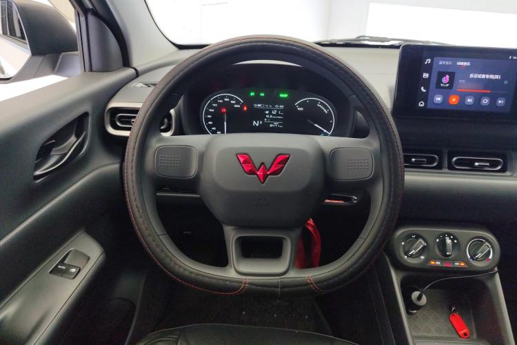 Used Wuling Hongguang New Energy 2024 All-Electric Model 300KM Standard Version Steering Wheel