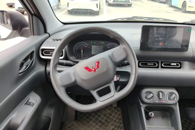 Used Wuling Hongguang New Energy 2024 All-Electric Model 300KM Standard Version Steering Wheel