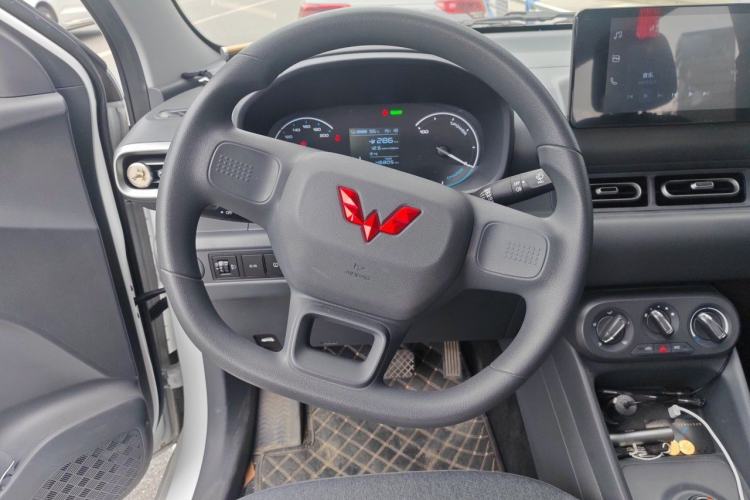 Used Wuling Hongguang New Energy 2024 All-Electric Model 300KM Practical Version Steering Wheel