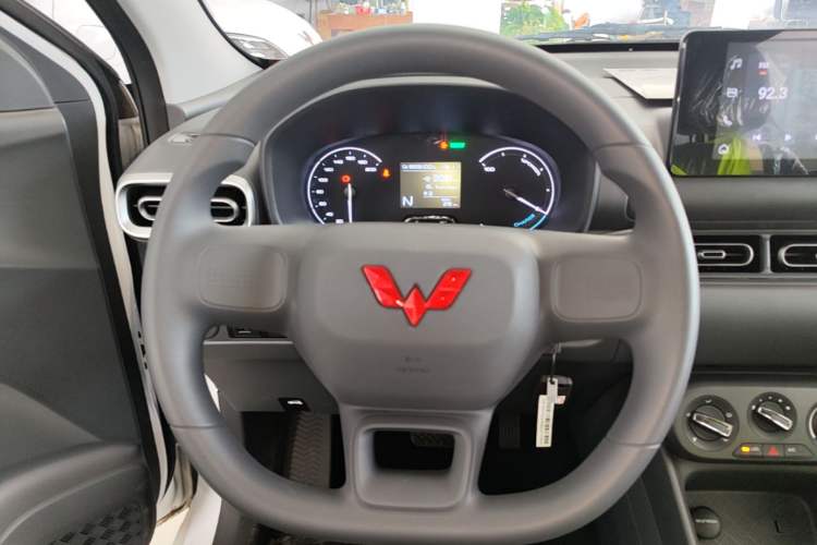 Used Wuling Hongguang New Energy 2024 All-Electric Model 300KM Standard Version Steering Wheel