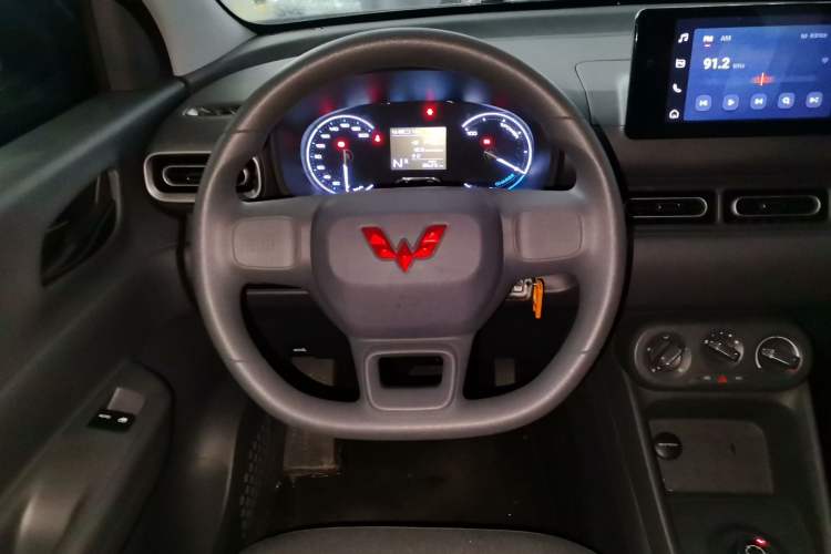 Used Wuling Hongguang New Energy 2024 All-Electric Model 300KM Standard Version Steering Wheel