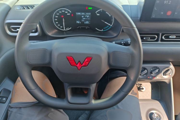 Used Wuling Hongguang New Energy 2024 All-Electric Model 300KM Standard Version Steering Wheel
