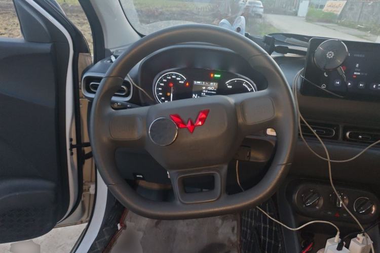 Used Wuling Hongguang New Energy 2024 All-Electric Model 300KM Standard Version Steering Wheel