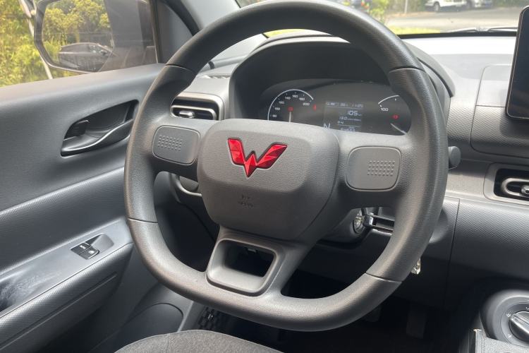 Used Wuling Hongguang New Energy 2024 All-Electric Model 300KM Standard Version Steering Wheel