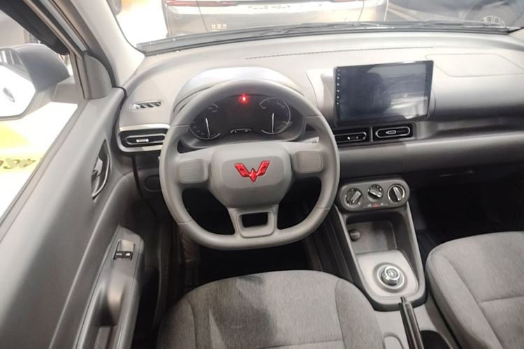 Used Wuling Hongguang New Energy 2024 All-Electric Model 300KM Standard Version Steering Wheel