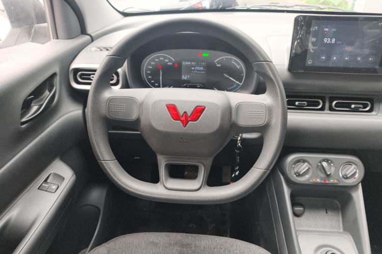 Used Wuling Hongguang New Energy 2024 All-Electric Model 300KM Standard Version Steering Wheel