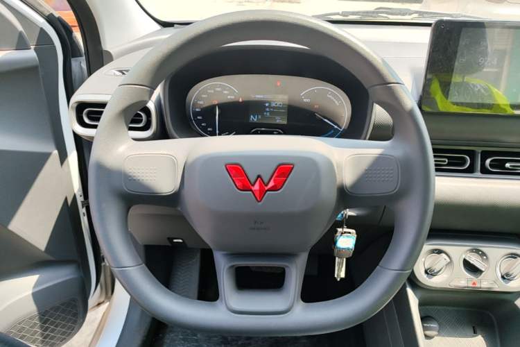 Used Wuling Hongguang New Energy 2024 All-Electric Model 300KM Standard Version Steering Wheel