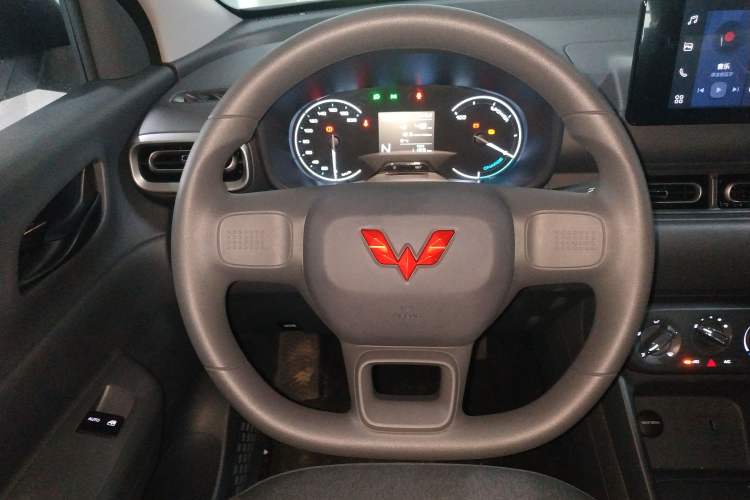 Used Wuling Hongguang New Energy 2024 All-Electric Model 300KM Standard Version Steering Wheel