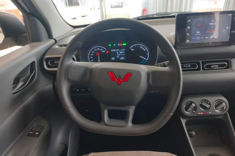 Used Wuling Hongguang New Energy 2024 All-Electric Model 300KM Standard Version Steering Wheel