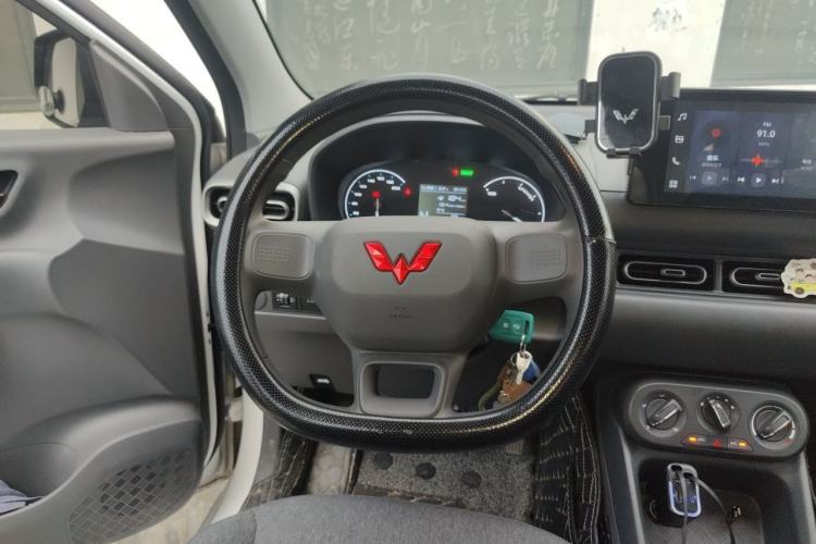 Used Wuling Hongguang New Energy 2024 All-Electric Model 300KM Standard Version Steering Wheel