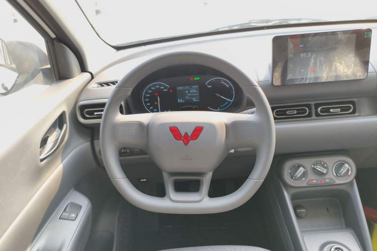 Used Wuling Hongguang New Energy 2024 All-Electric Model 300KM Standard Version Steering Wheel