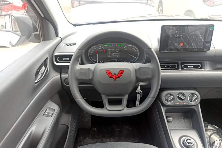 Used Wuling Hongguang New Energy 2024 All-Electric Model 300KM Standard Version Steering Wheel