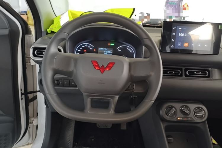 Used Wuling Hongguang New Energy 2024 All-Electric Model 300KM Standard Version Steering Wheel