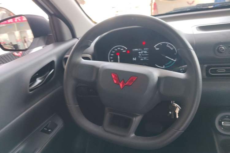 Used Wuling Hongguang New Energy 2024 All-Electric Model 300KM Practical Version Steering Wheel