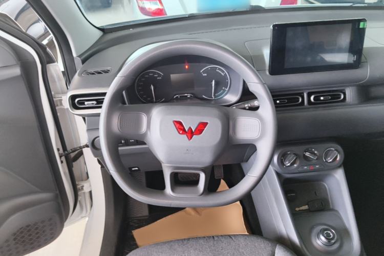 Used Wuling Hongguang New Energy 2024 All-Electric Model 300KM Standard Version Steering Wheel