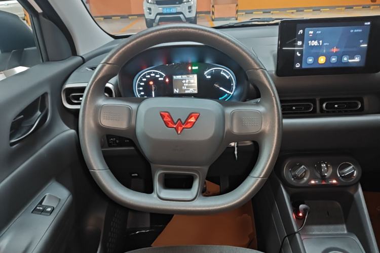 Used Wuling Hongguang New Energy 2024 All-Electric Model 300KM Standard Version Steering Wheel