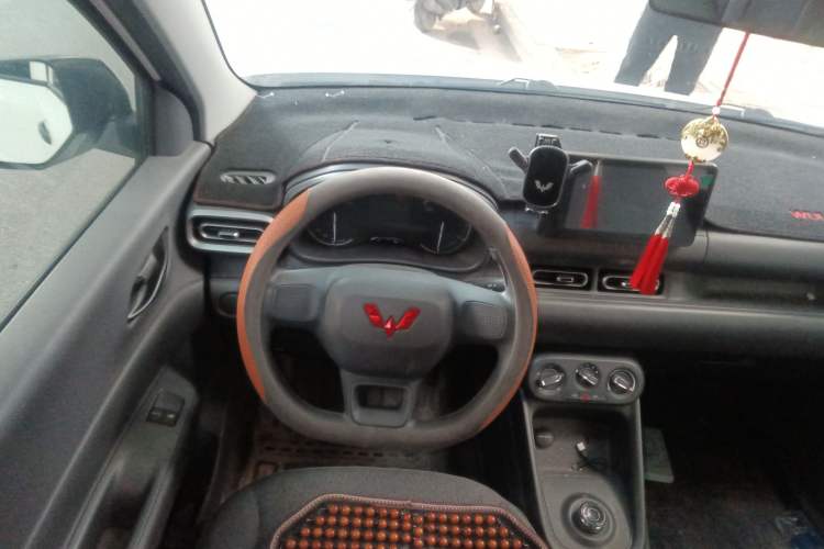 Used Wuling Hongguang New Energy 2024 All-Electric Model 300KM Standard Version Steering Wheel