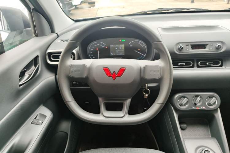 Used Wuling Hongguang New Energy 2024 All-Electric Model 300KM Practical Version Steering Wheel
