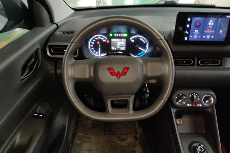 Used Wuling Hongguang New Energy 2024 All-Electric Model 300KM Standard Version Steering Wheel