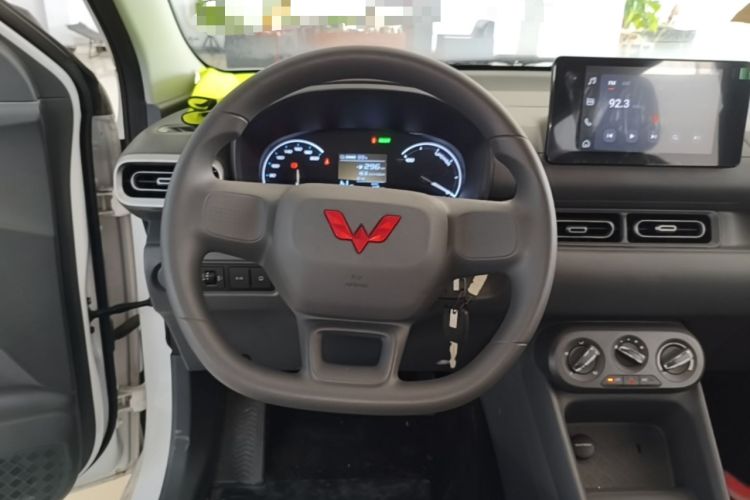 Used Wuling Hongguang New Energy 2024 All-Electric Model 300KM Standard Version Steering Wheel