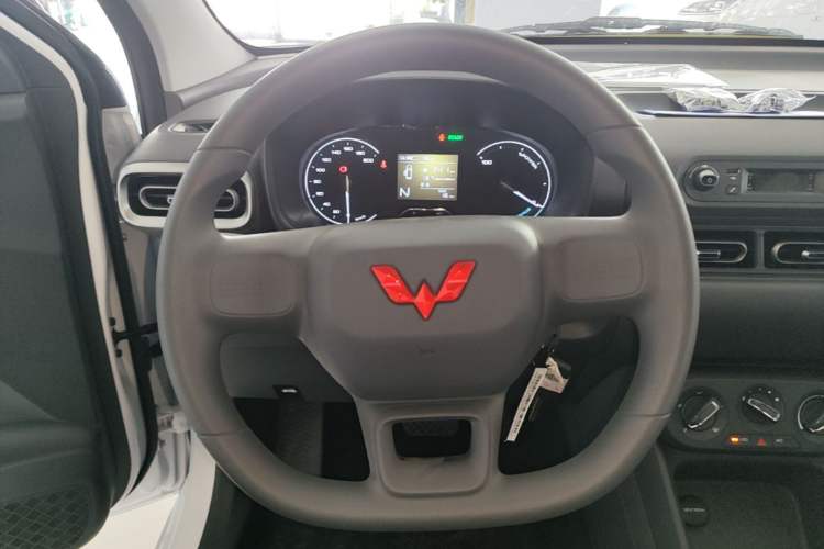 Used Wuling Hongguang New Energy 2024 All-Electric Model 300KM Practical Version Steering Wheel