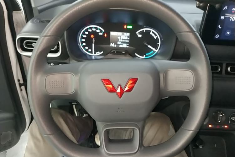Used Wuling Hongguang New Energy 2024 All-Electric Model 300KM Standard Version Steering Wheel
