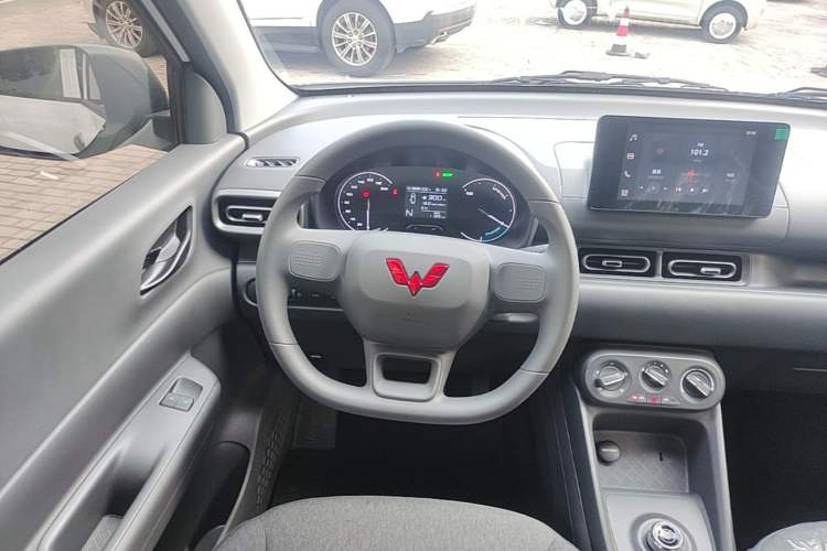 Used Wuling Hongguang New Energy 2024 All-Electric Model 300KM Standard Version Steering Wheel