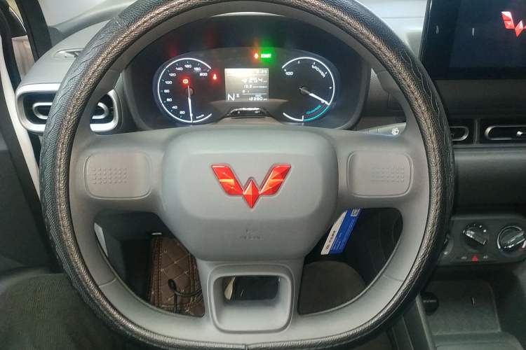 Used Wuling Hongguang New Energy 2024 All-Electric Model 300KM Standard Version Steering Wheel